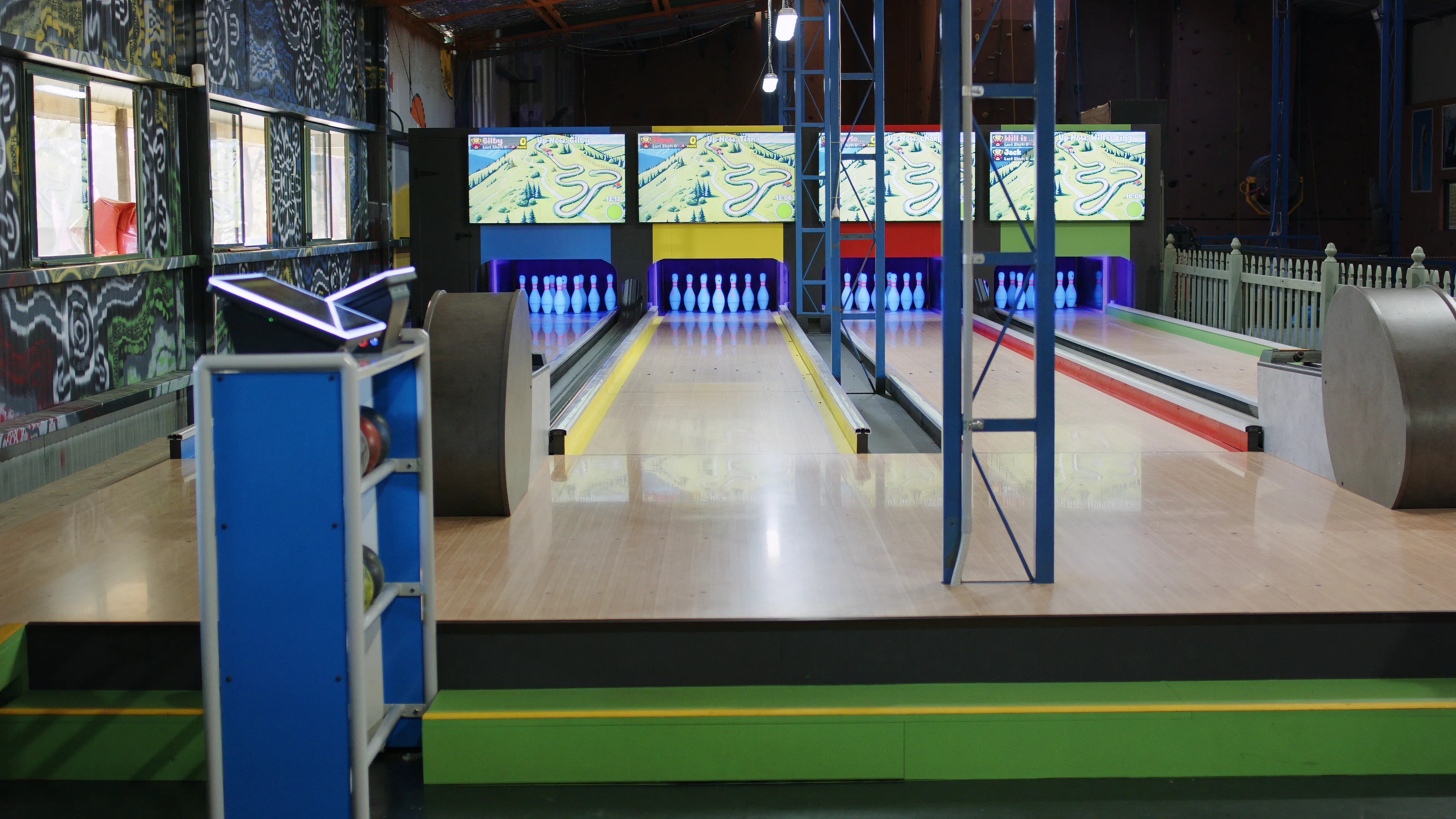 Kern lanes at Toboggan Hill Park seen from the approach, with no gutters either side of the lane surface